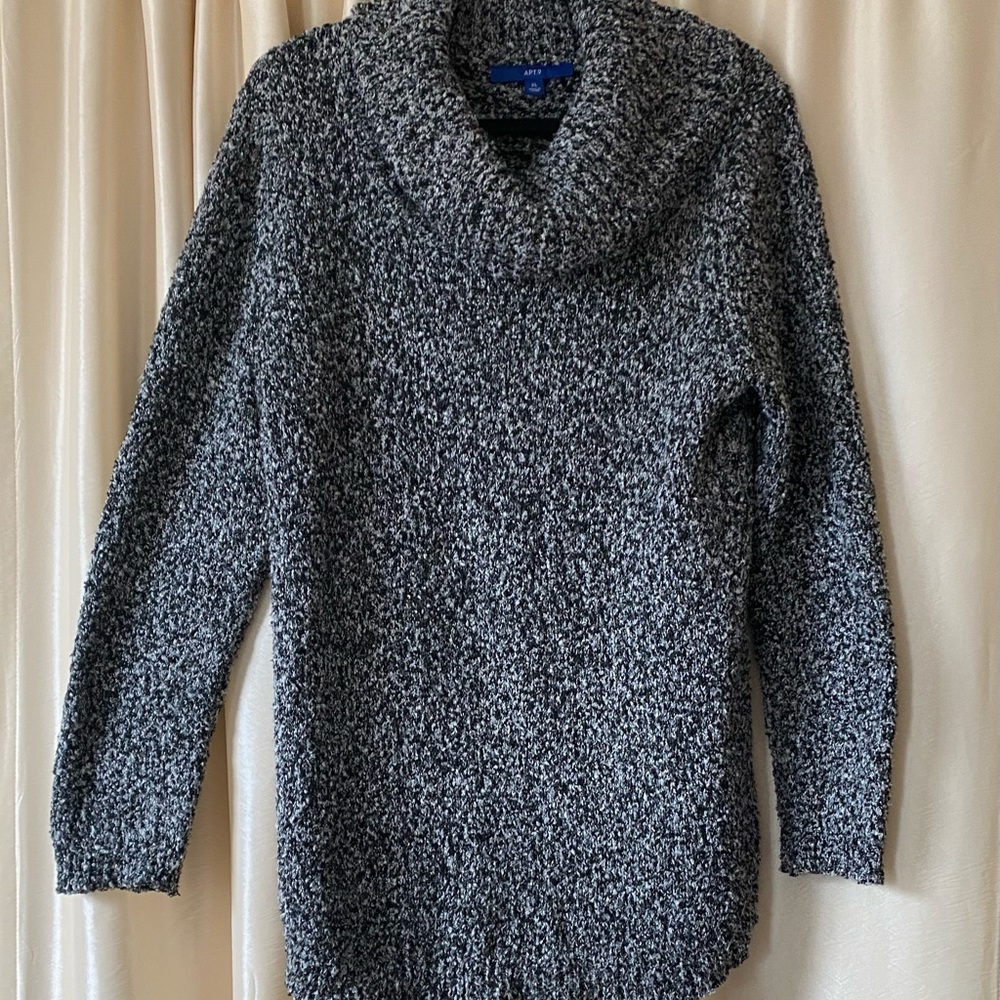 New $10 XL B&W Cozy Cowl Neck Sweater